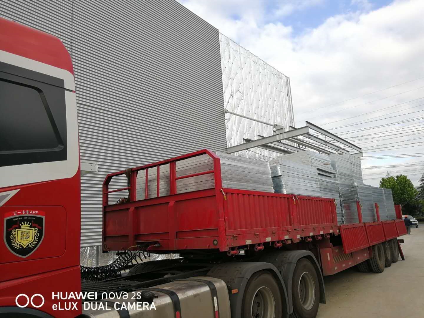 張家港項目格柵發(fā)貨，型號G403/30/100。熱鍍鋅鋼格板，